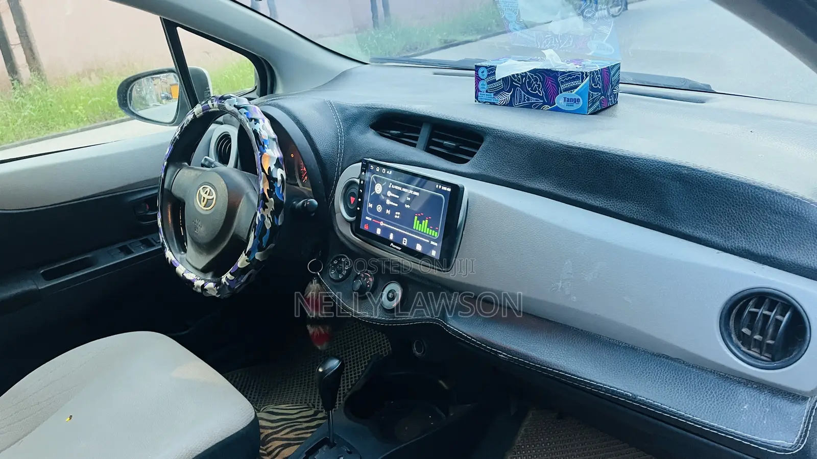 Toyota Vitz 1.3 AWD 3dr 2012 Gray