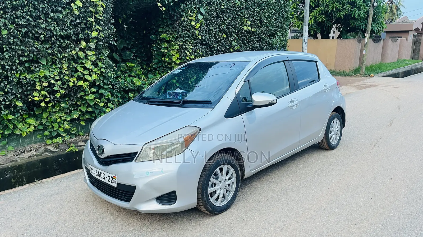 Toyota Vitz 1.3 AWD 3dr 2012 Gray