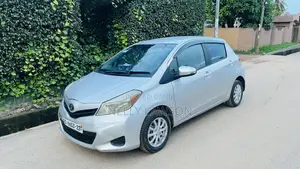Toyota Vitz 1.3 AWD 3dr 2012 Gray