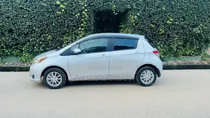 Toyota Vitz 1.3 AWD 3dr 2012 Gray