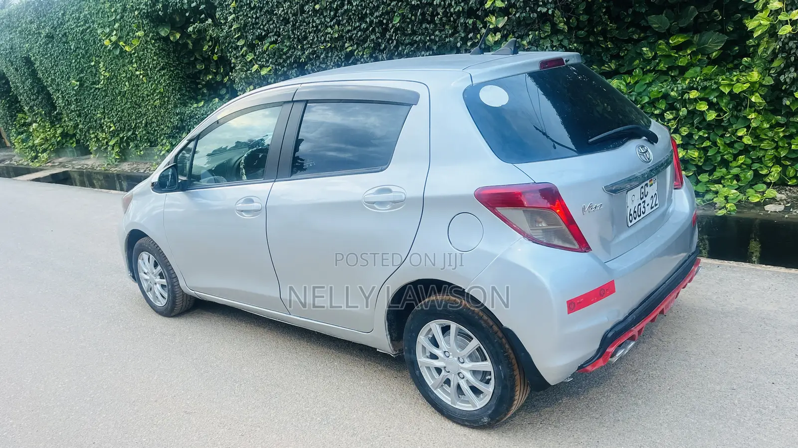 Toyota Vitz 1.3 AWD 3dr 2012 Gray