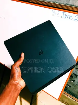 Playstation 4 Slim