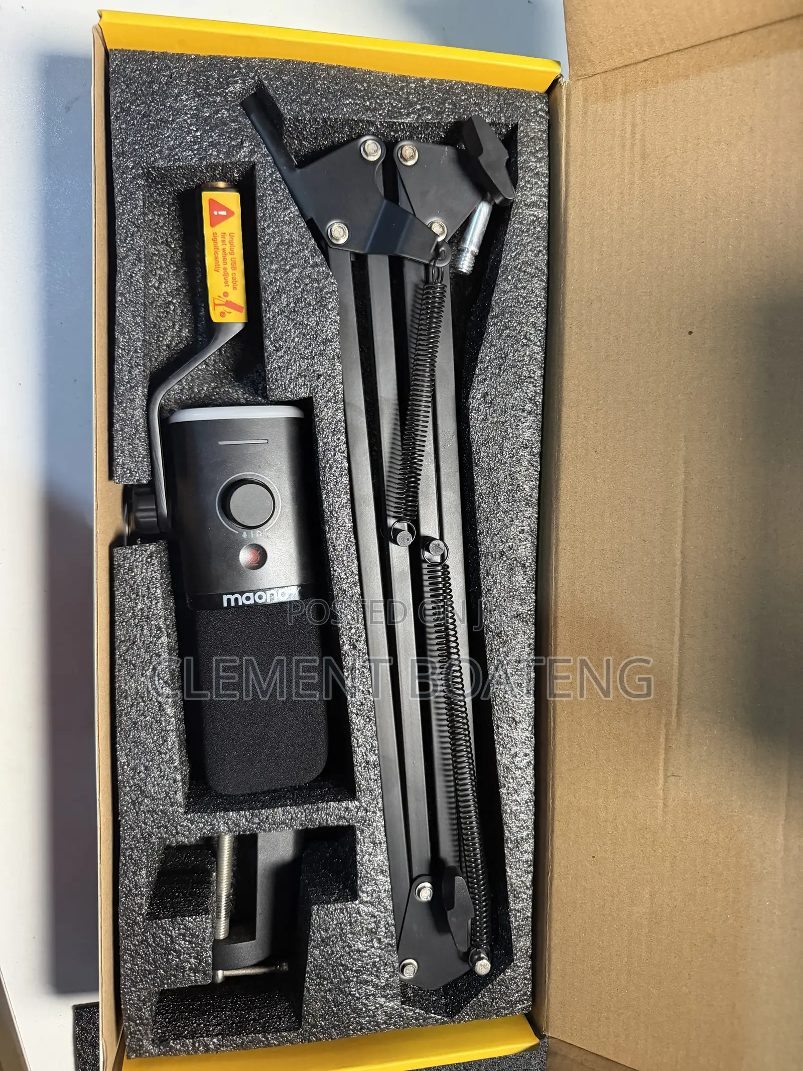 Maono Dynamic Gaming Microphone With Boom Arm