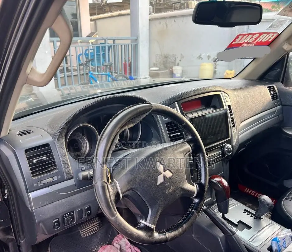 Mitsubishi Pajero 2015 Black