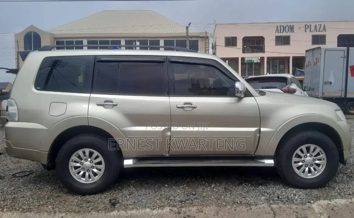 Mitsubishi Pajero V80 3.0 VR-I 2014 Gray