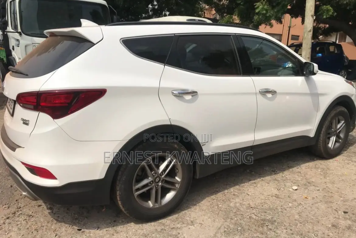 Hyundai Santa Fe 2017 White