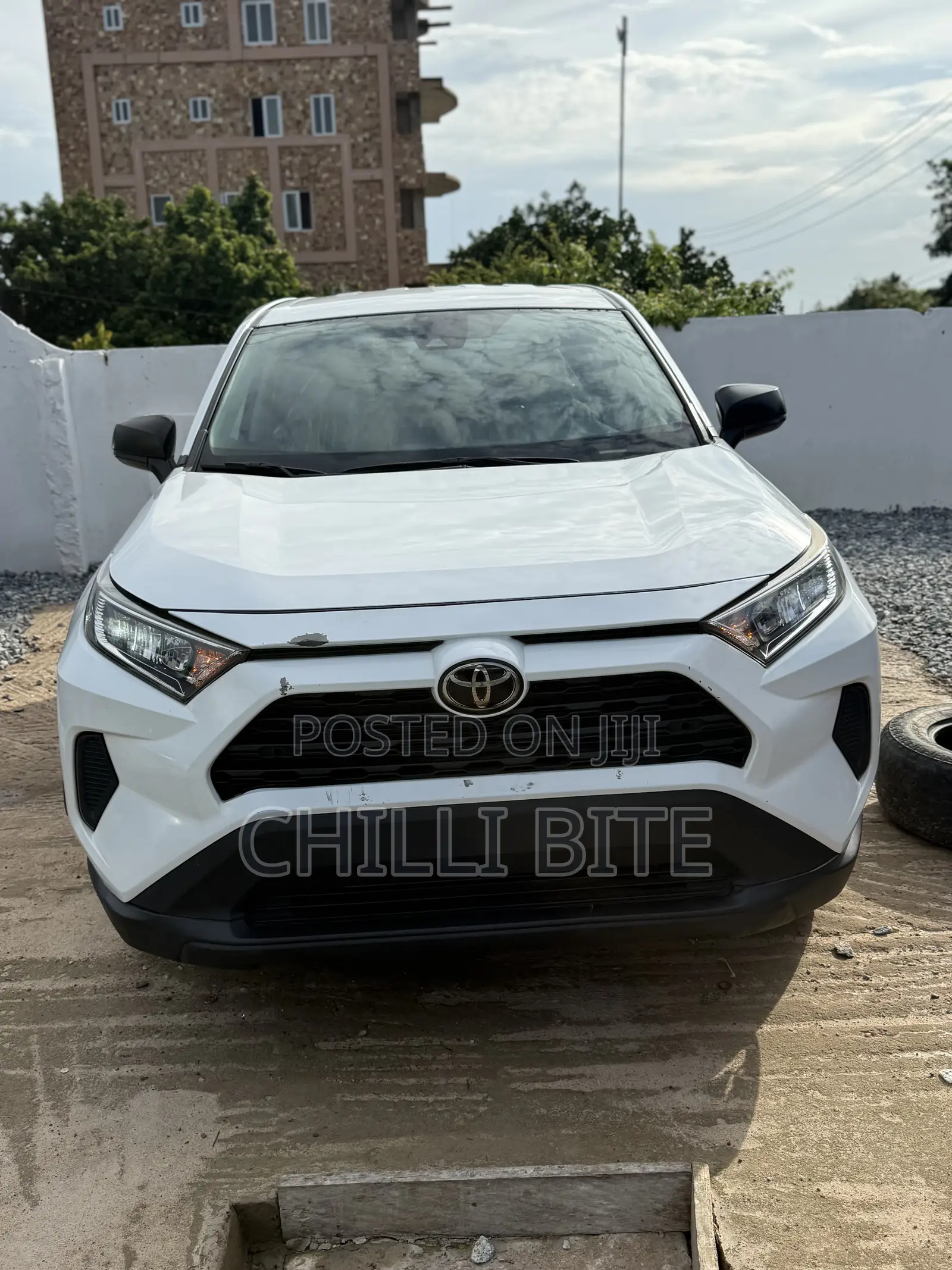 Toyota RAV4 LE 2022 White