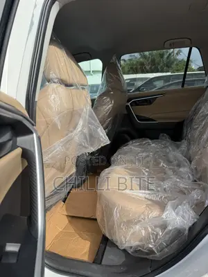 Toyota RAV4 LE 2022 White