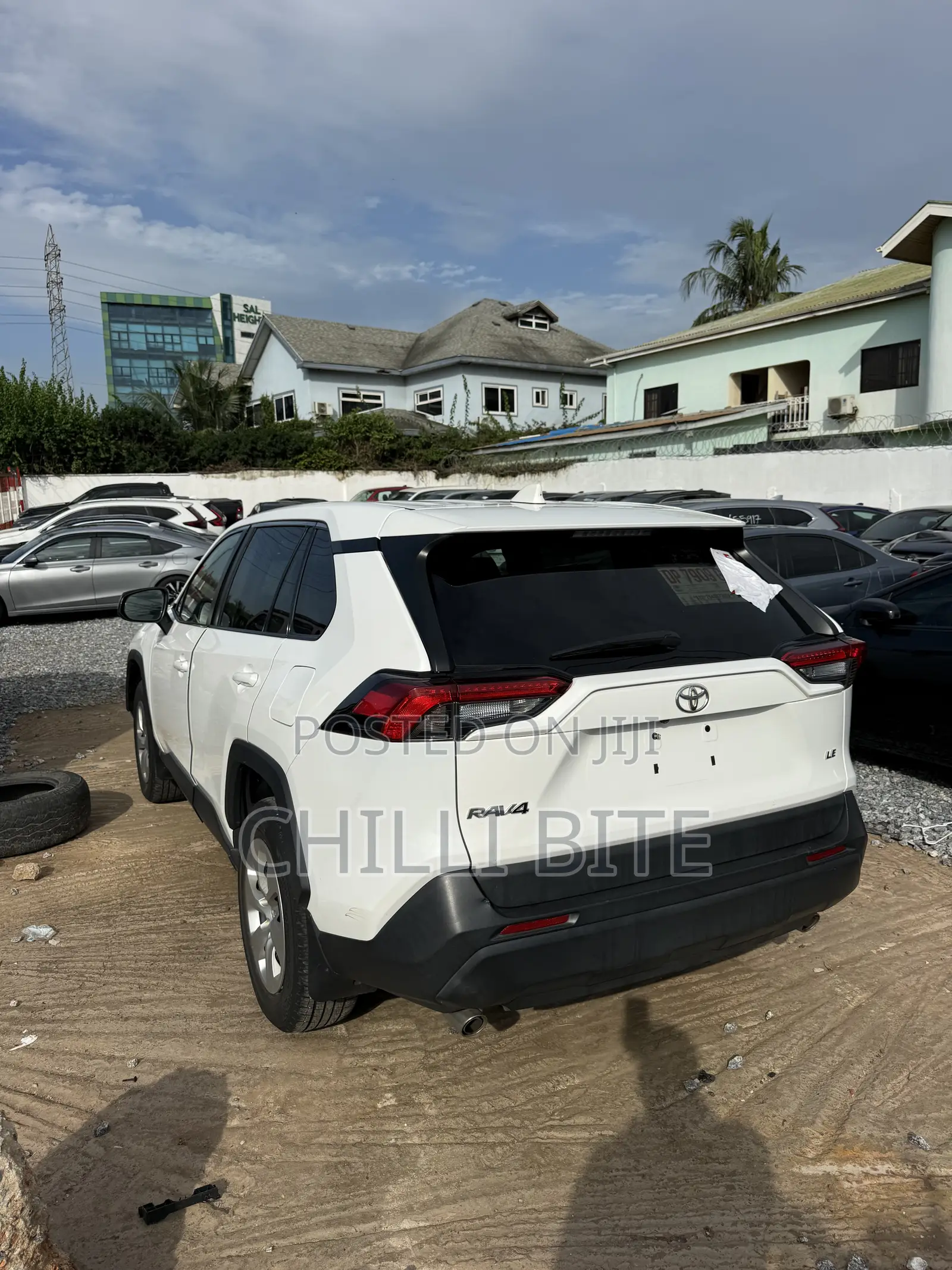 Toyota RAV4 LE 2022 White