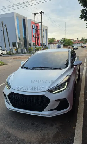 Hyundai Elantra GLS Sedan FWD (1.8L 4cyl 6A) 2013 White