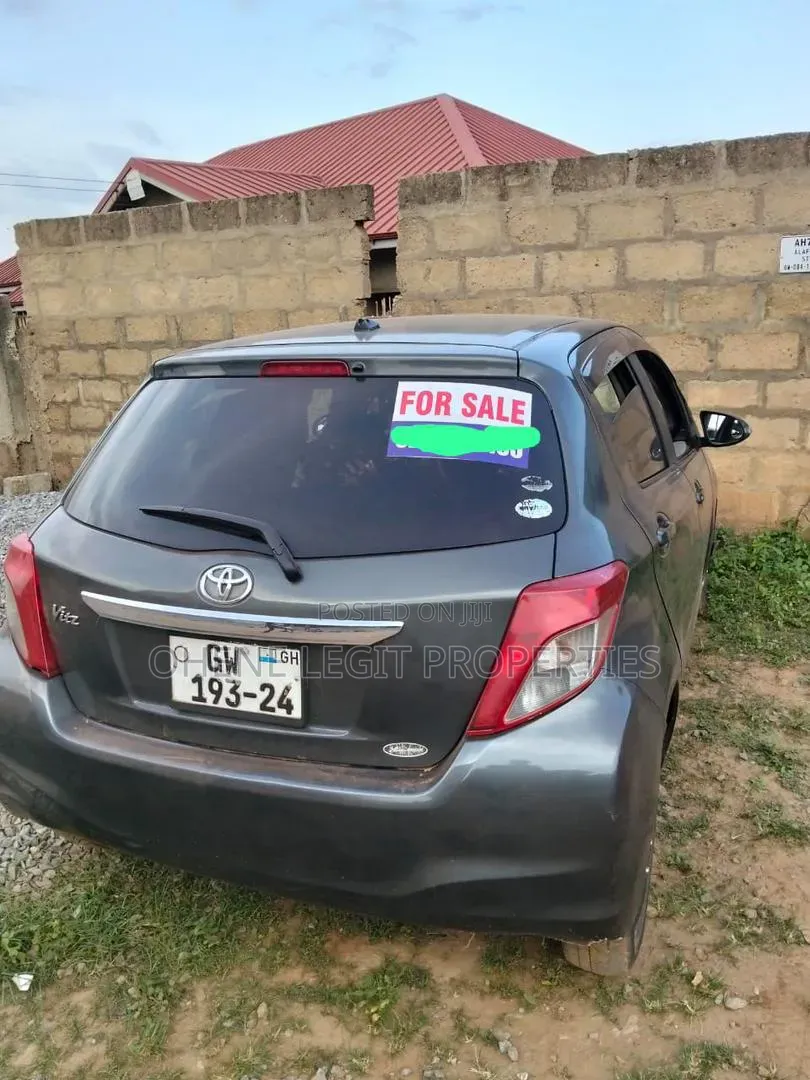 Toyota Vitz 2012 Black