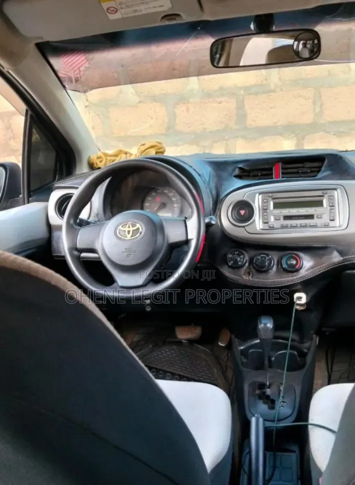Toyota Vitz 2012 Black