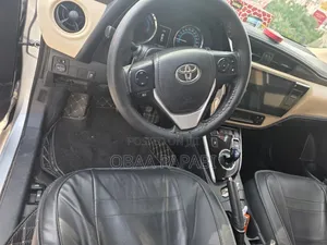 Toyota Corolla 2018 Silver