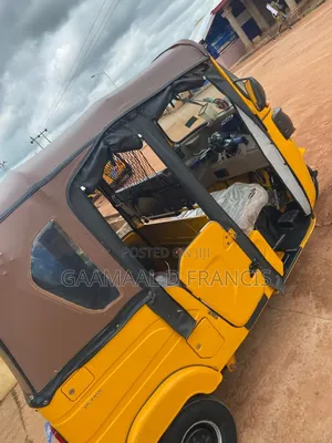 Bajaj RE 2025 Yellow