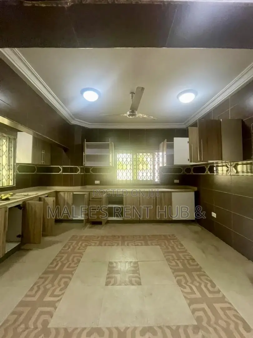 4bdrm House in Maleesrenthub, Spintex for rent