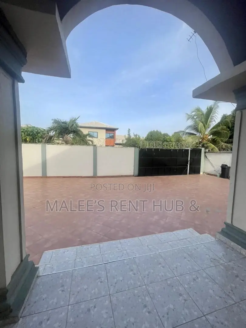 4bdrm House in Maleesrenthub, Spintex for rent