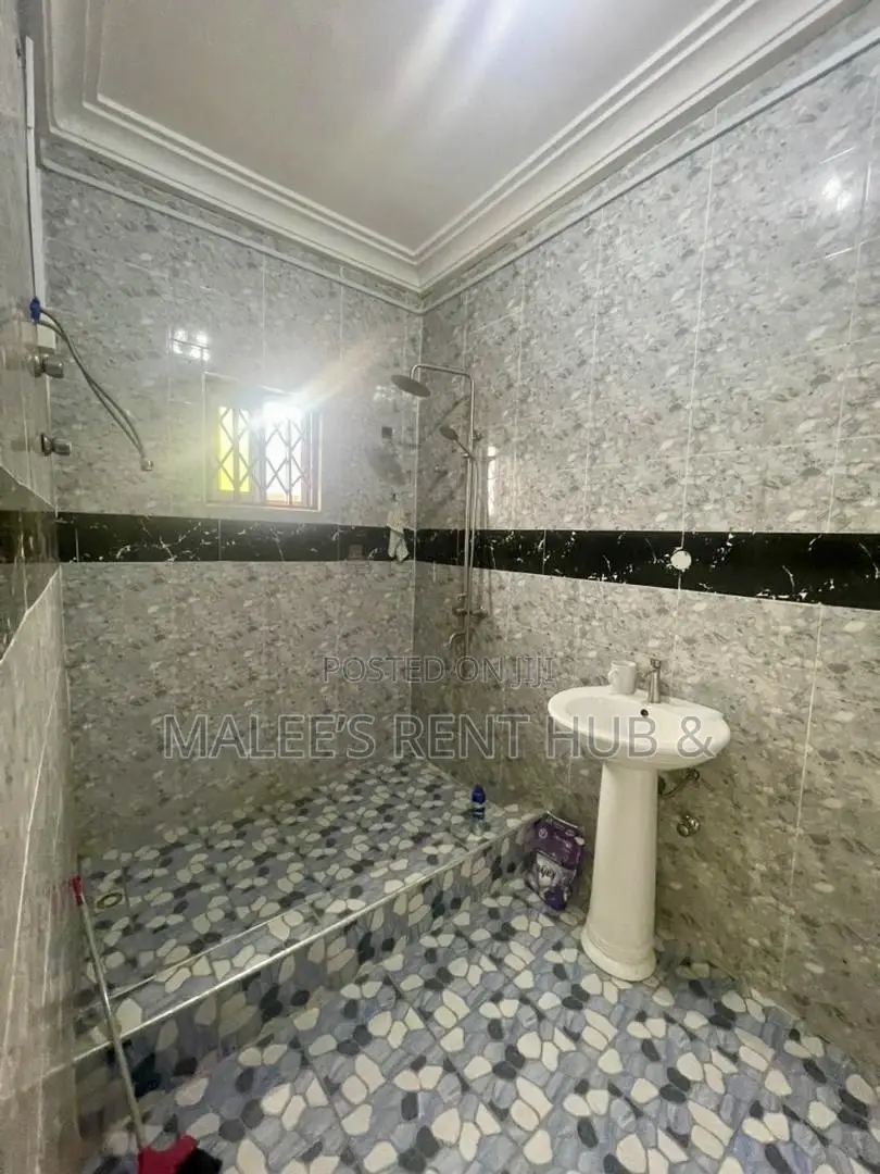 4bdrm House in Maleesrenthub, Spintex for rent