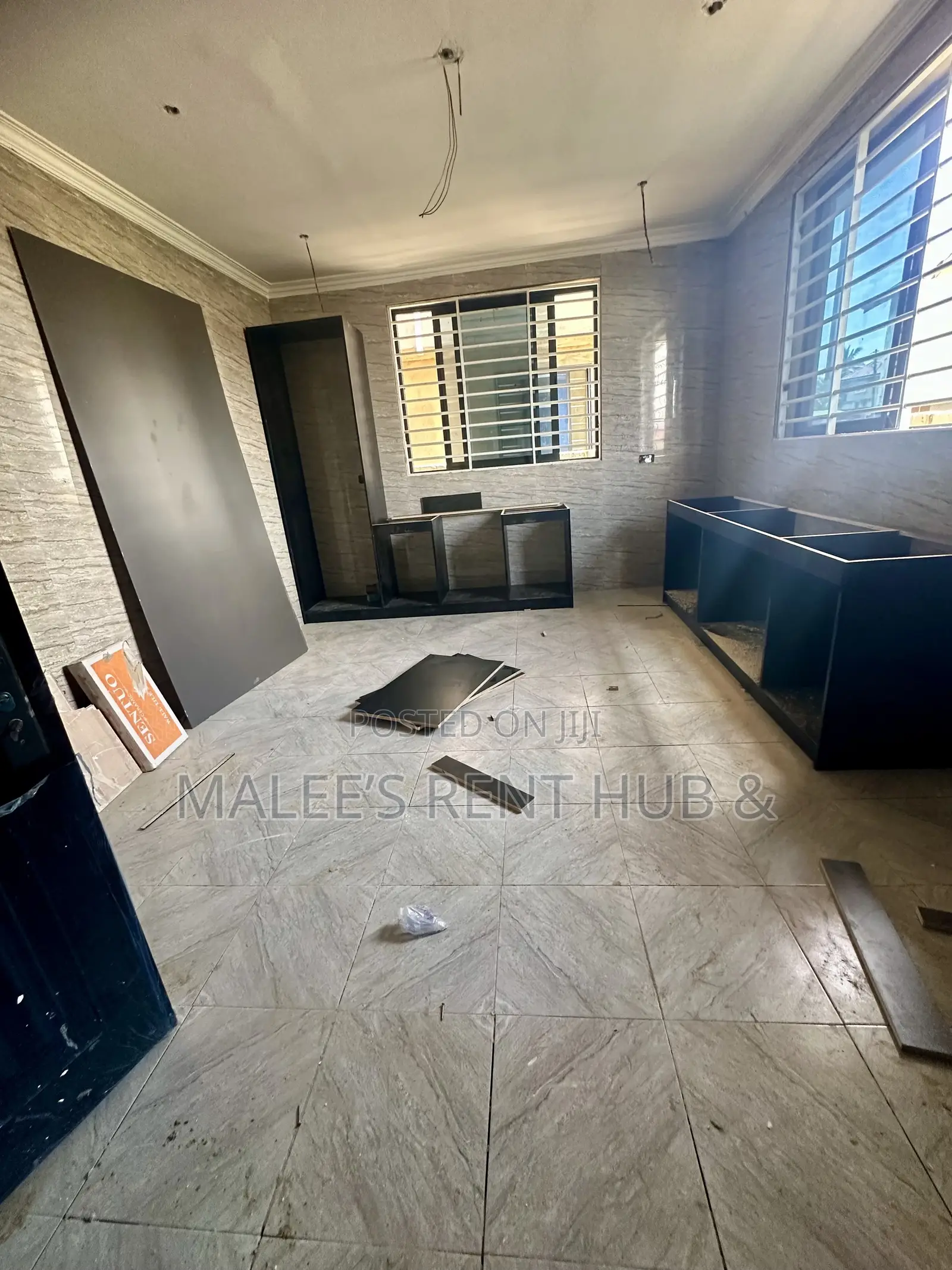 5bdrm Apartment in Maleesrenthub, Spintex for sale