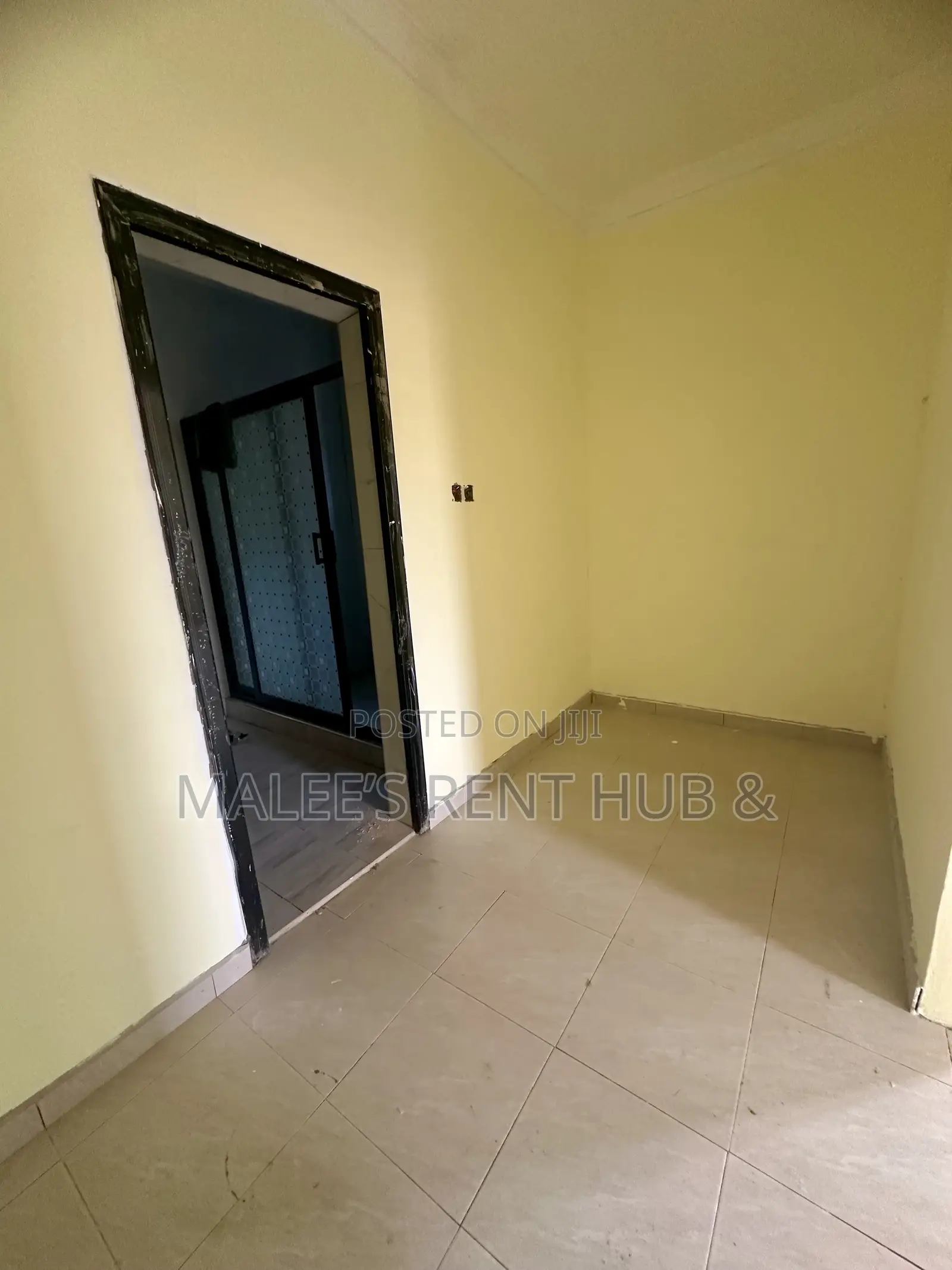 5bdrm Apartment in Maleesrenthub, Spintex for sale