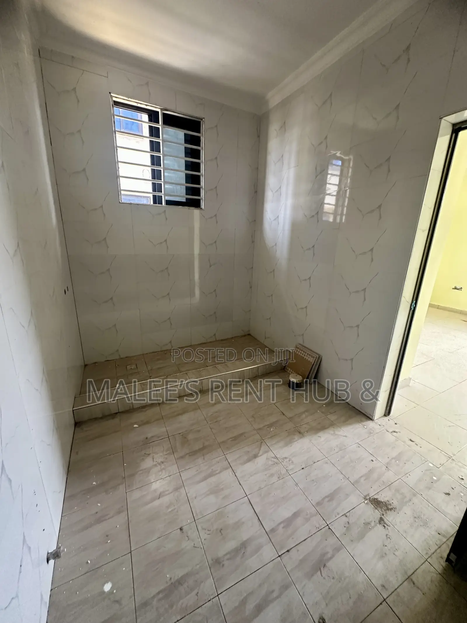 5bdrm Apartment in Maleesrenthub, Spintex for sale