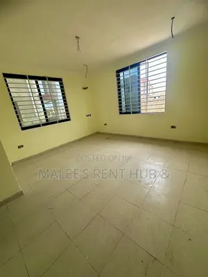 5bdrm Apartment in Maleesrenthub, Spintex for sale