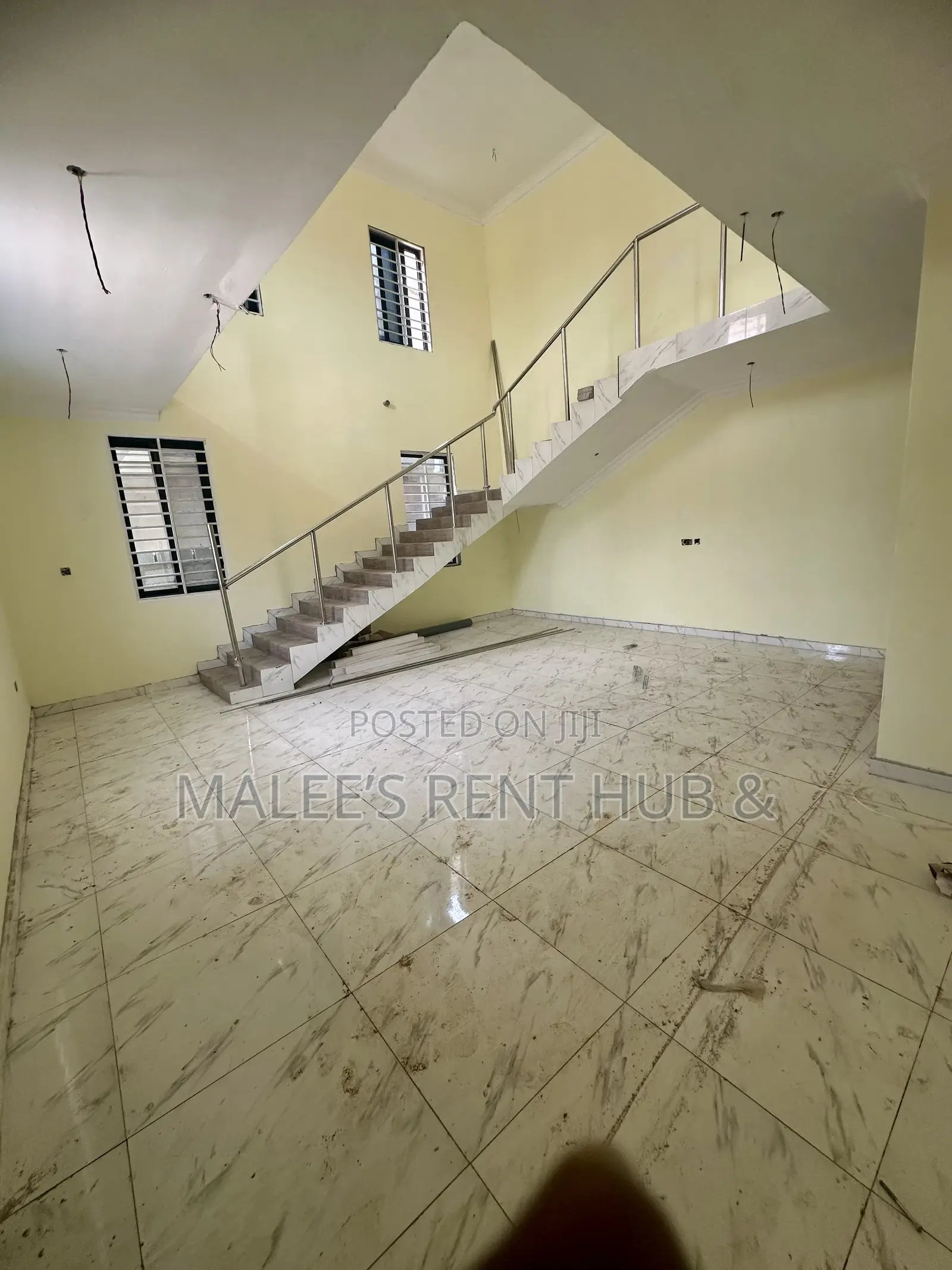 5bdrm Apartment in Maleesrenthub, Spintex for sale