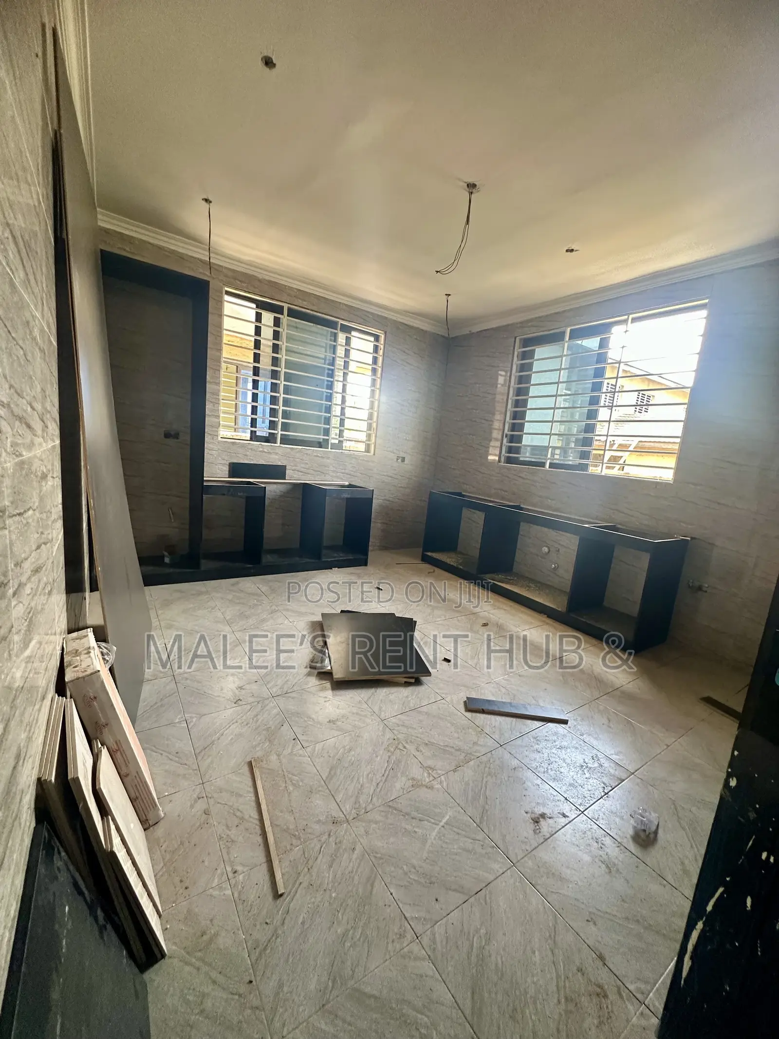 5bdrm Apartment in Maleesrenthub, Spintex for sale