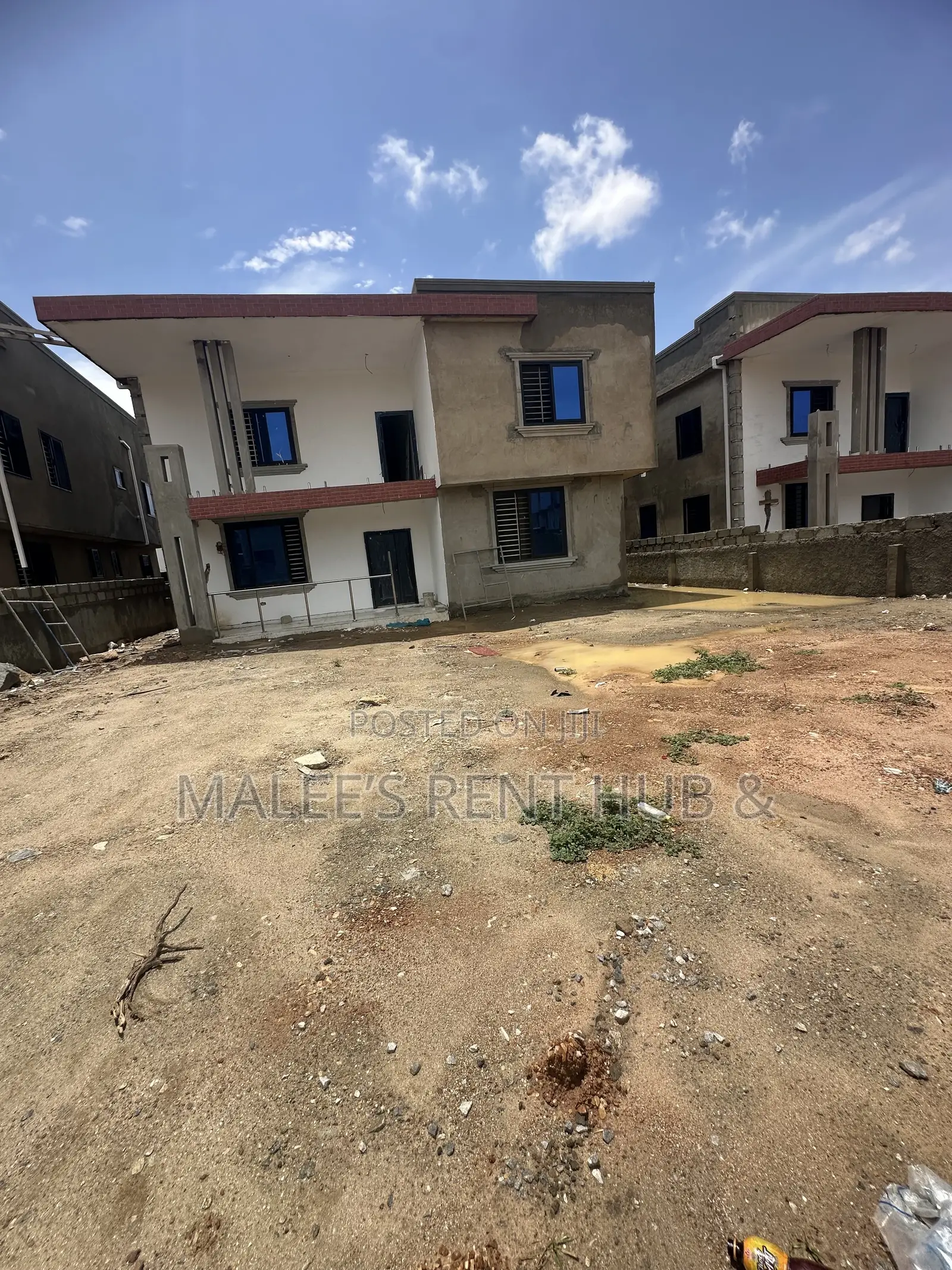 5bdrm Apartment in Maleesrenthub, Spintex for sale