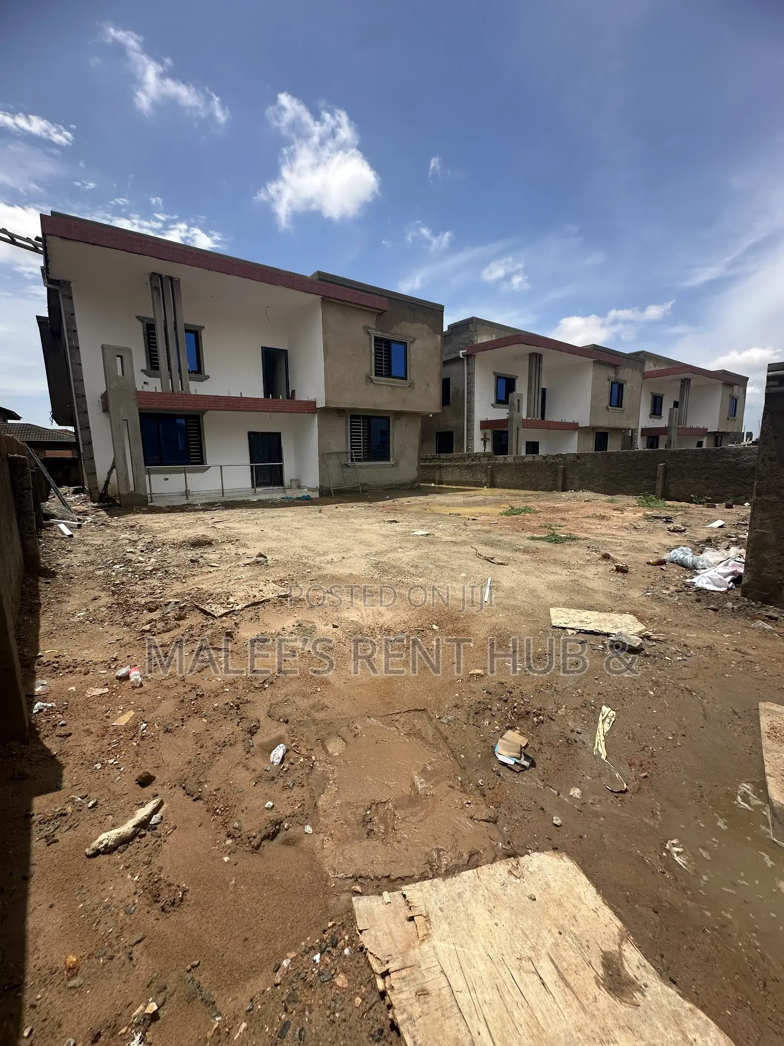 5bdrm Apartment in Maleesrenthub, Spintex for sale