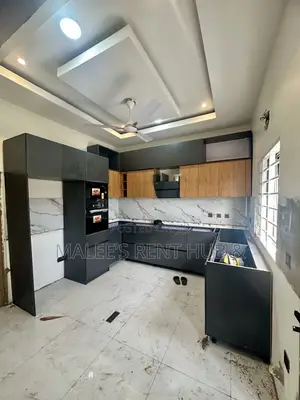 3bdrm House in Maleesrenthub, Spintex for sale