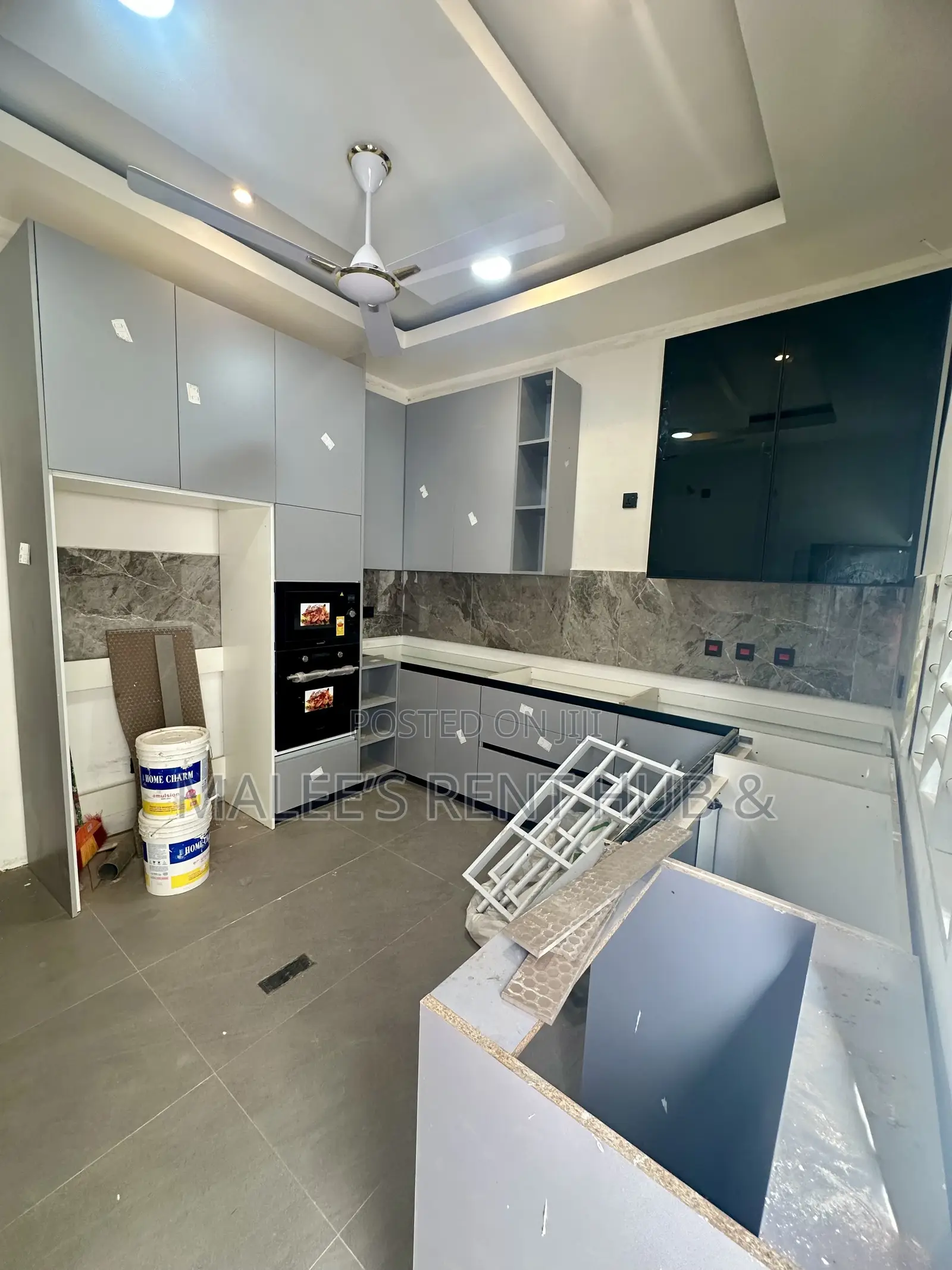 3bdrm House in Maleesrenthub, Spintex for sale