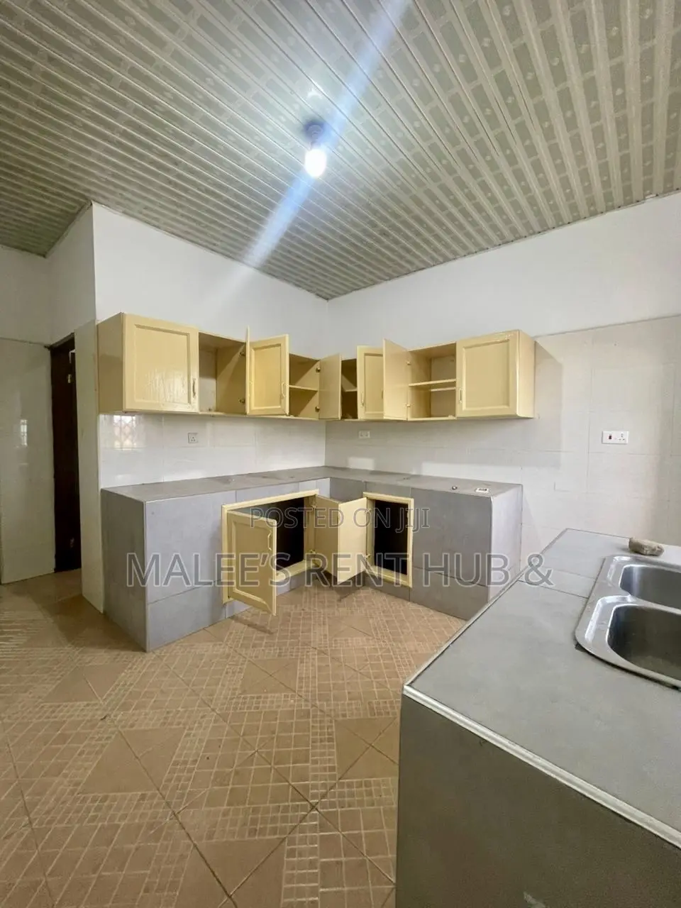 3bdrm House in Maleesrenthub, Spintex for rent