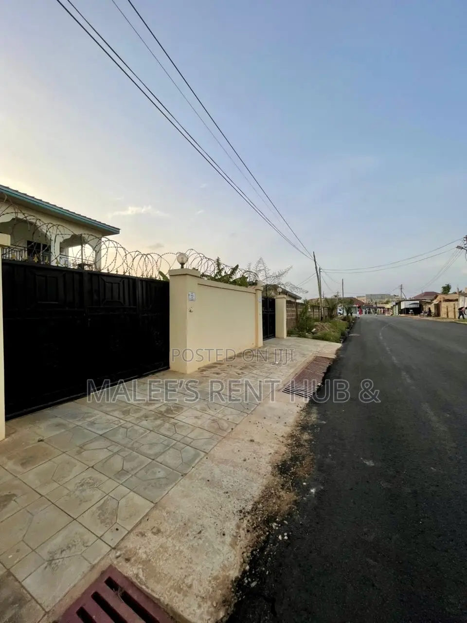 3bdrm House in Maleesrenthub, Spintex for rent