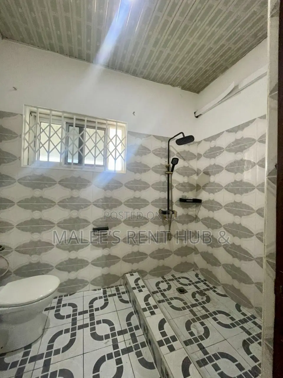 3bdrm House in Maleesrenthub, Spintex for rent