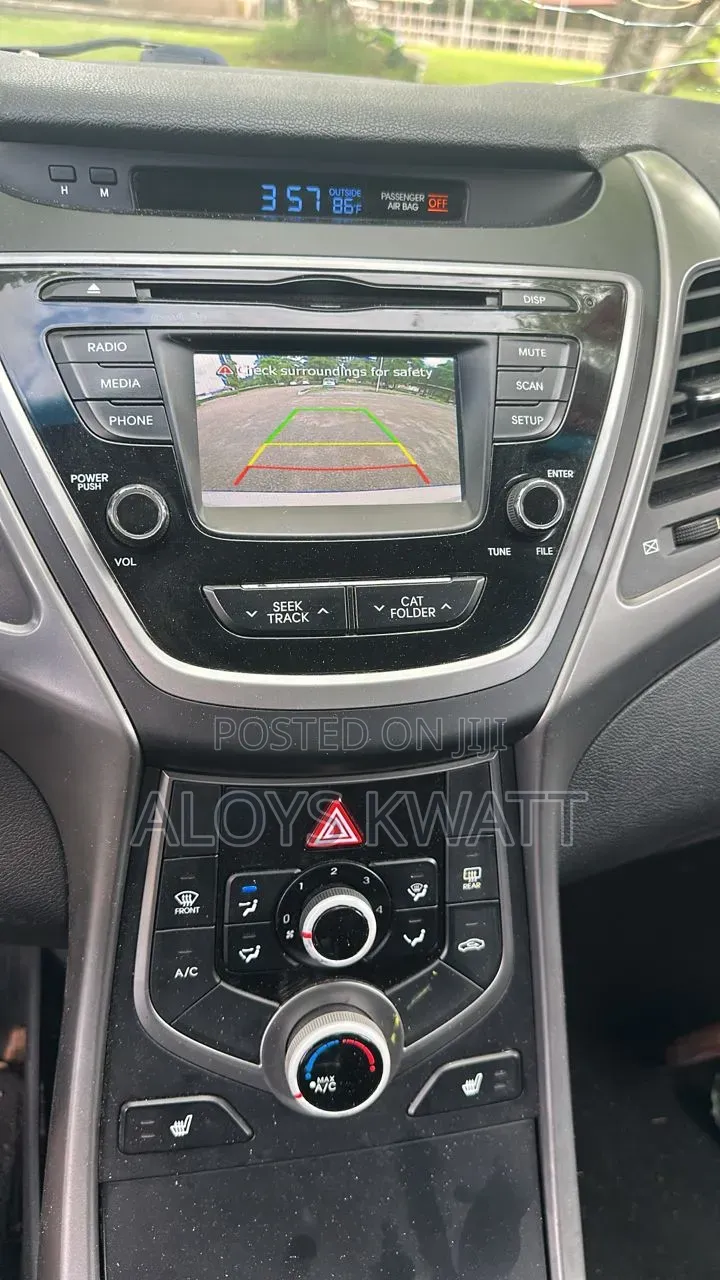 Hyundai Elantra SE Sedan FWD (1.8L 4cyl 6A) 2016 White