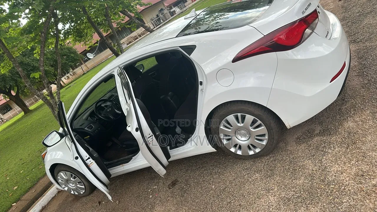 Hyundai Elantra SE Sedan FWD (1.8L 4cyl 6A) 2016 White