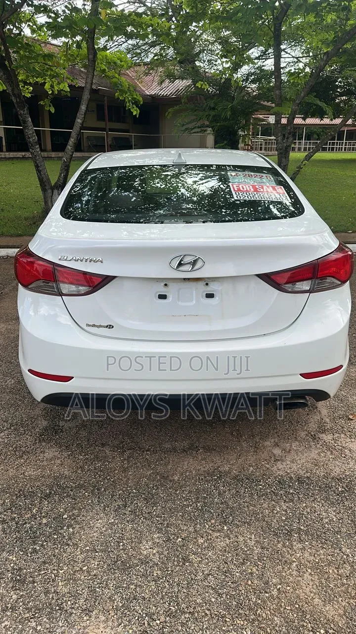 Hyundai Elantra SE Sedan FWD (1.8L 4cyl 6A) 2016 White