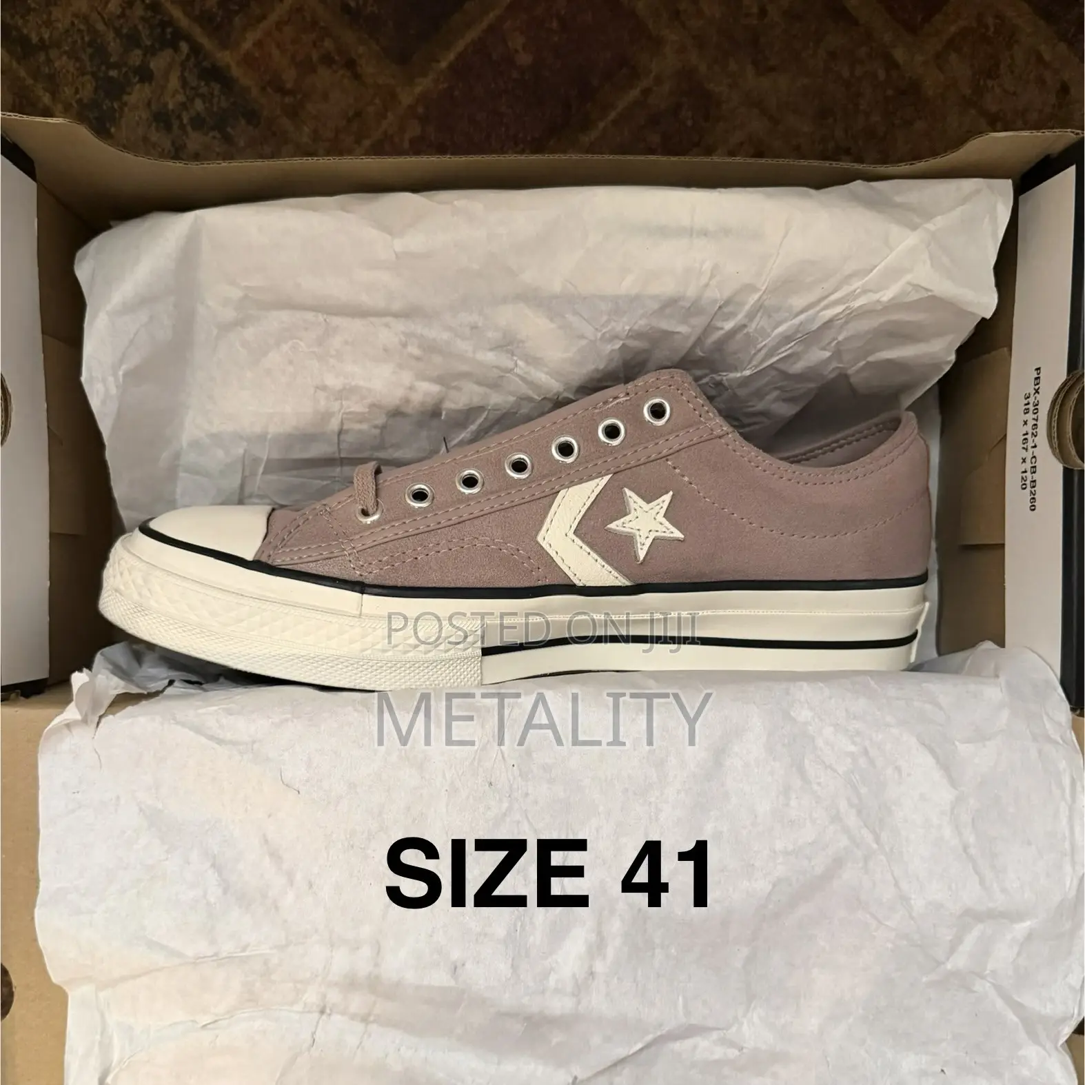 Legits Sneakers