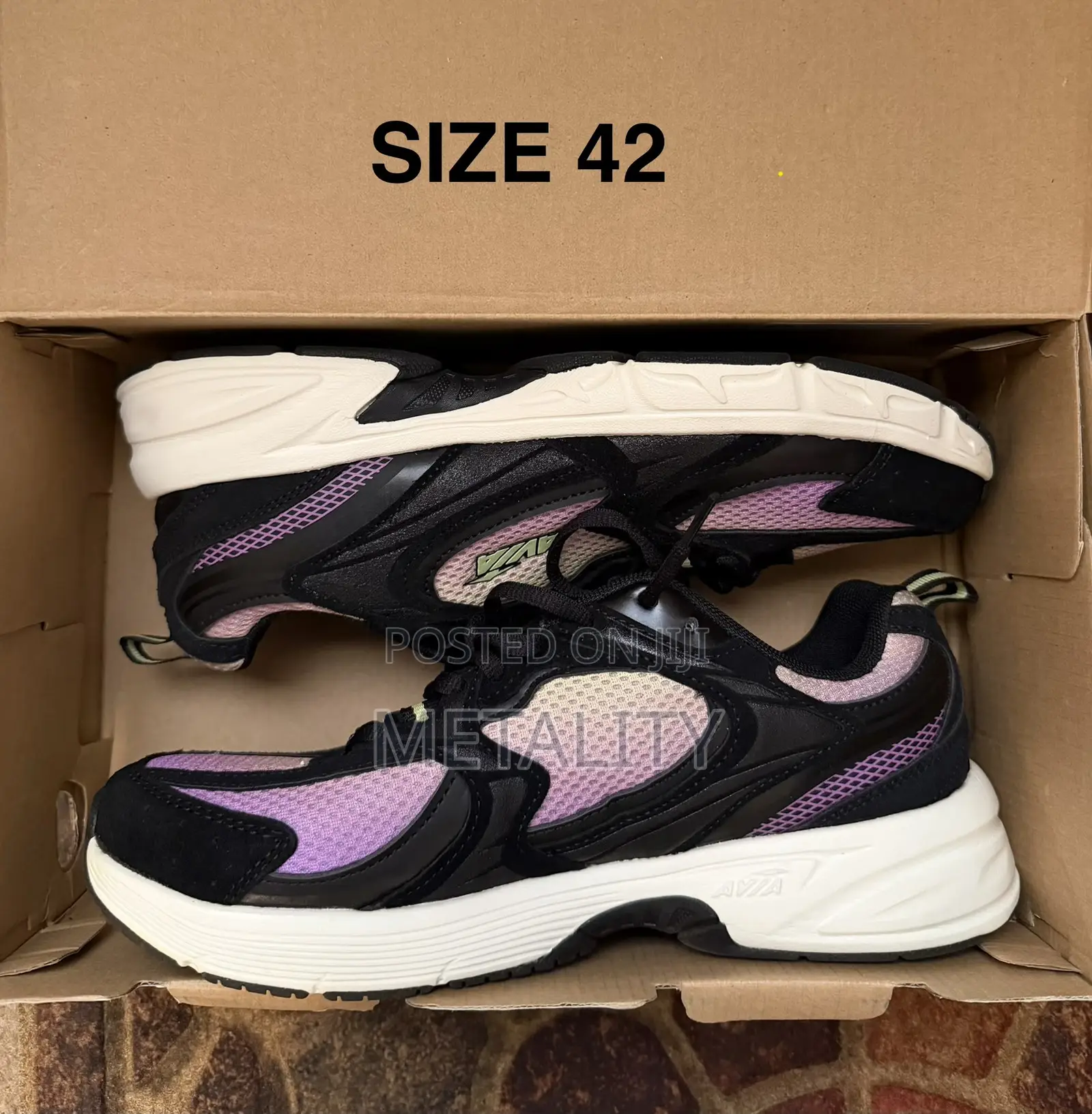 Legits Sneakers