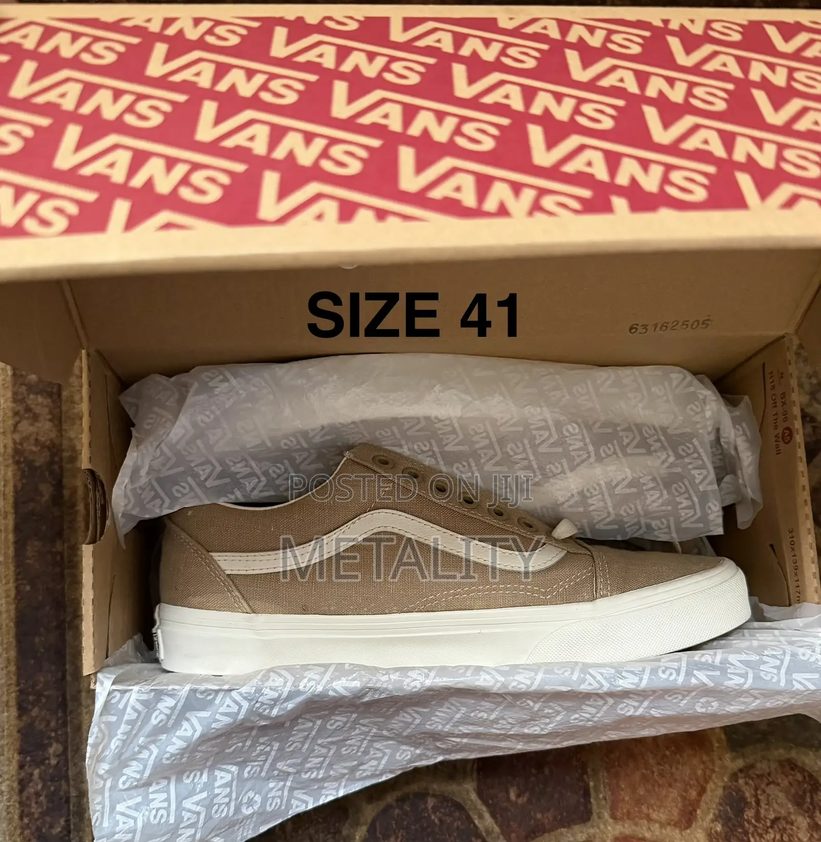 Legits Sneakers