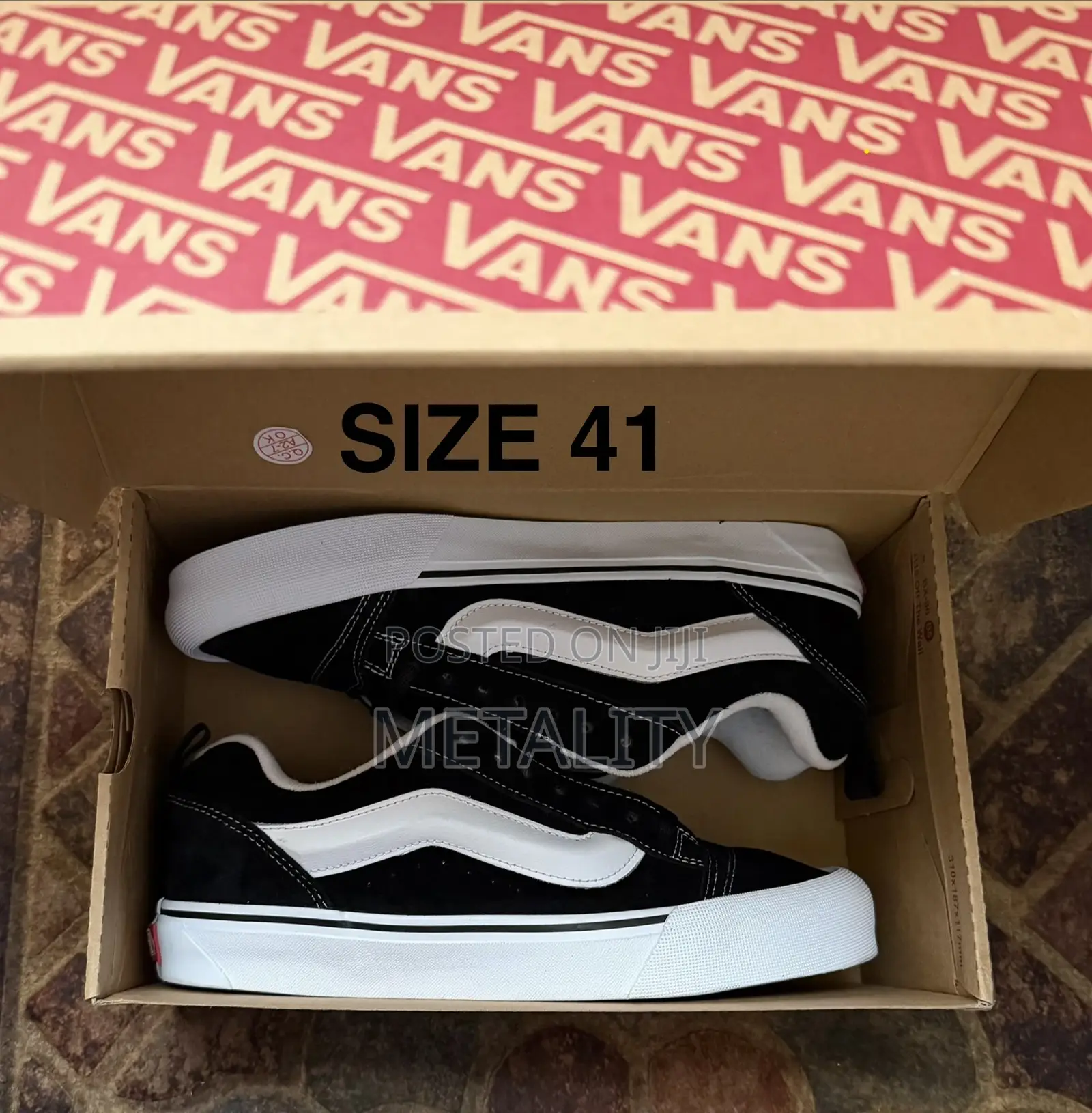 Legits Sneakers