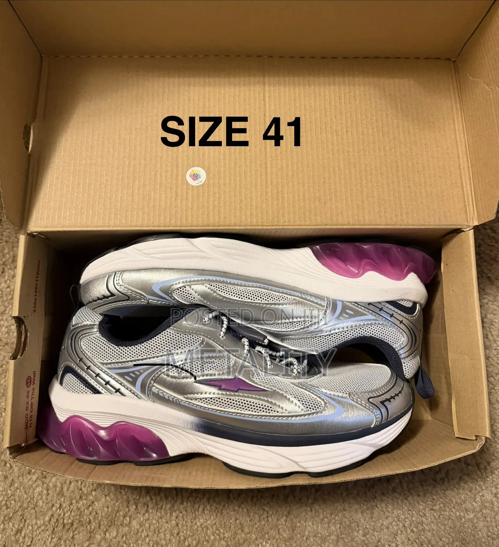 Legits Sneakers