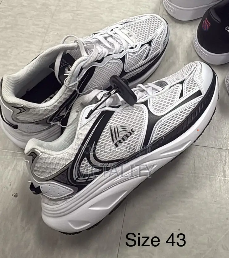 Legits Sneakers