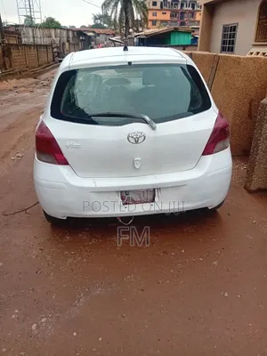 Toyota Vitz 2010 White