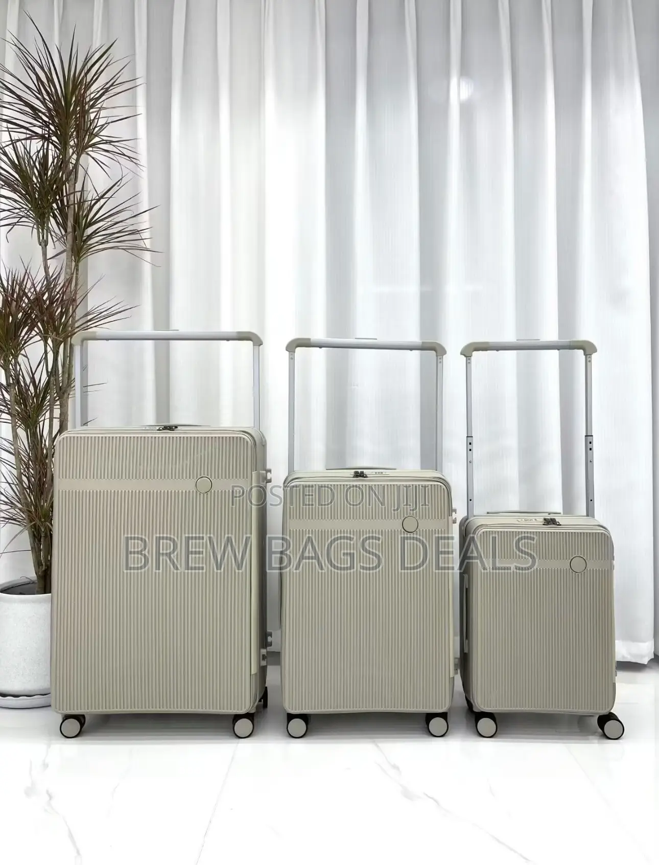 Premium Quality 3set Jony Wide Handle Unbreakable Traveling Bag.