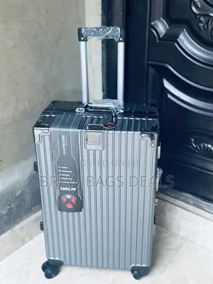 Premium Quality Single 24 Inches Zipless Aluminum Traveling Bag.
