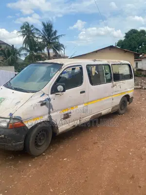 Toyota HiAce 2001 White