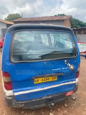 Toyota HiAce 2001 White