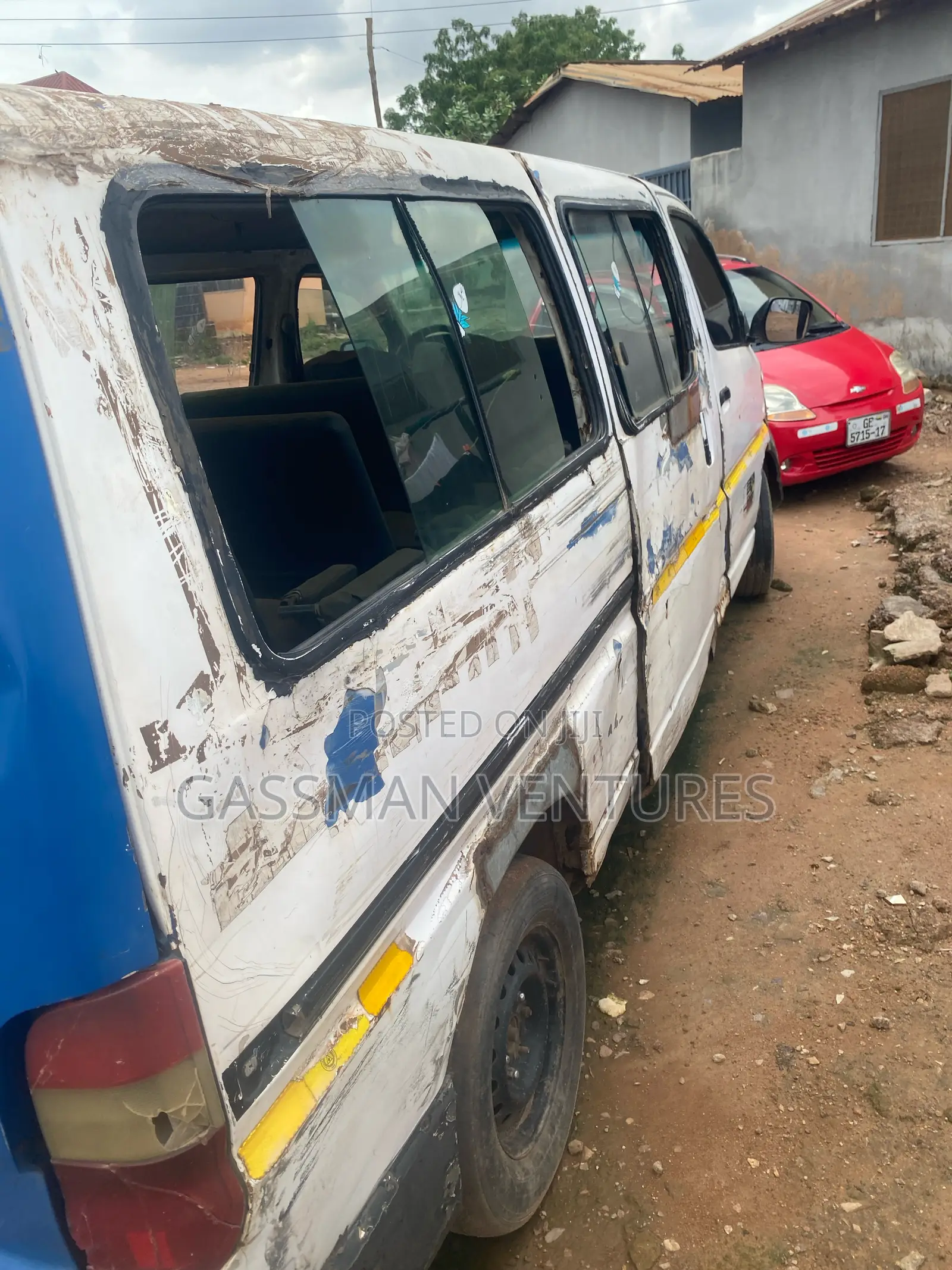 Toyota HiAce 2001 White
