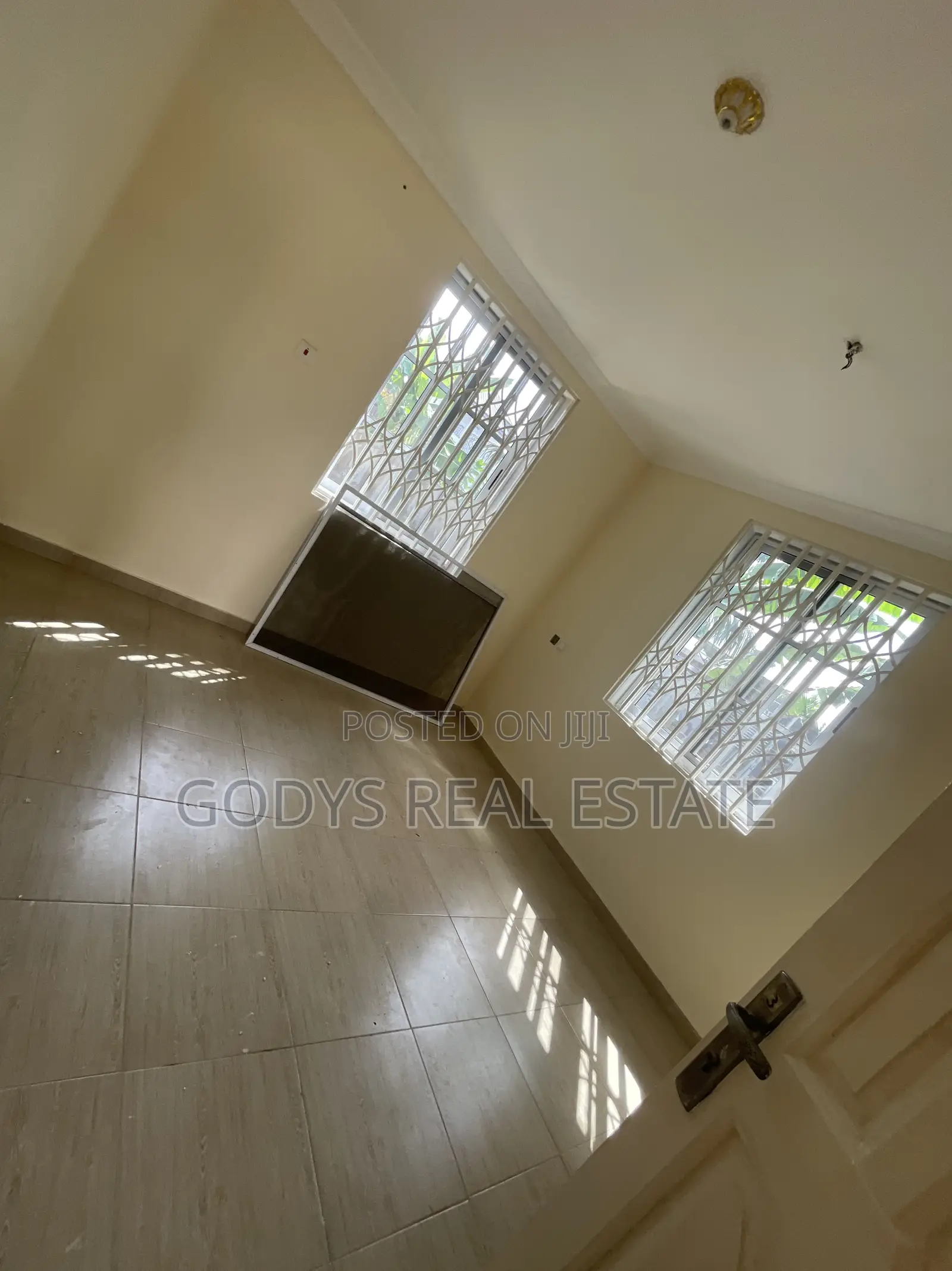 1bdrm Apartment in New Market Road, Kasoa for rent